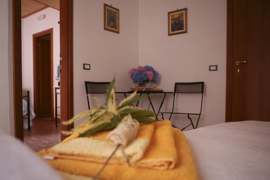 Hotel Serenella Лидо-ди-Езоло Номер фото