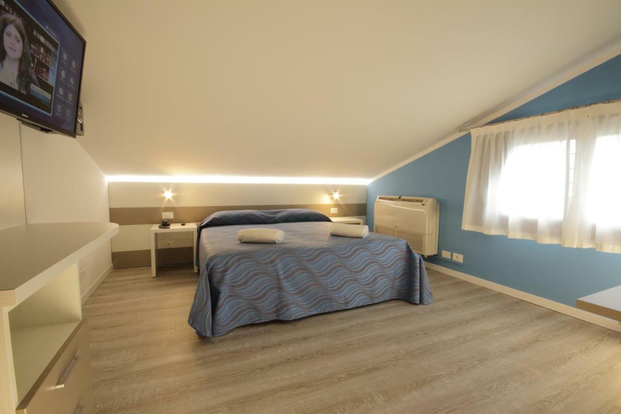 Hotel Serenella Лидо-ди-Езоло Экстерьер фото